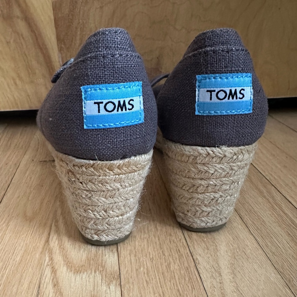 Toms wedge shoes
